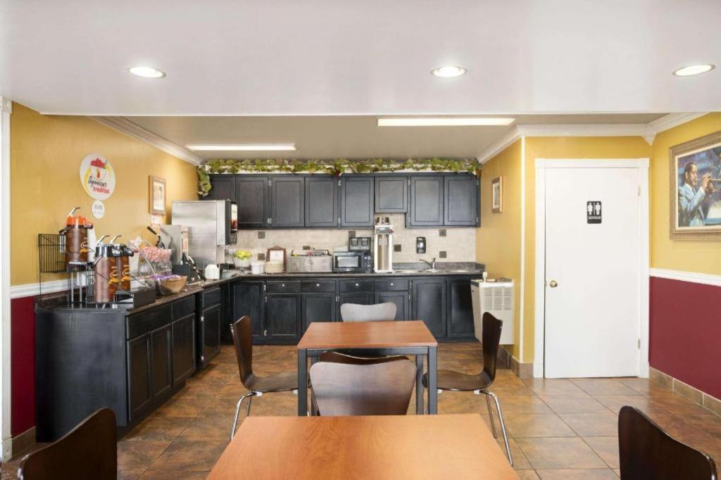 فندق Super 8 By Wyndham Baton Rouge/I-12 المظهر الخارجي الصورة
